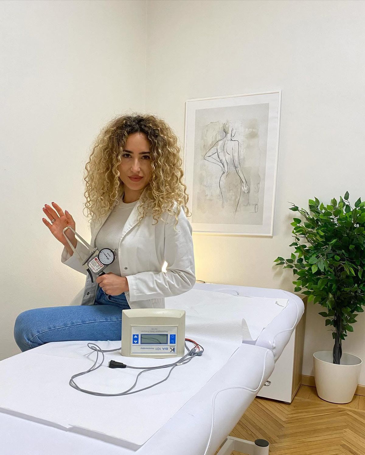 Italia a venit cu nutriționistul la meciul contra României Under 21 » Cine este Maria Luisa, apariția misterioasă din staff-ul Squadra Azzurra