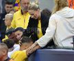 Jucătorii României U21, consolați de mame și iubite după înfrângerea cu Italia