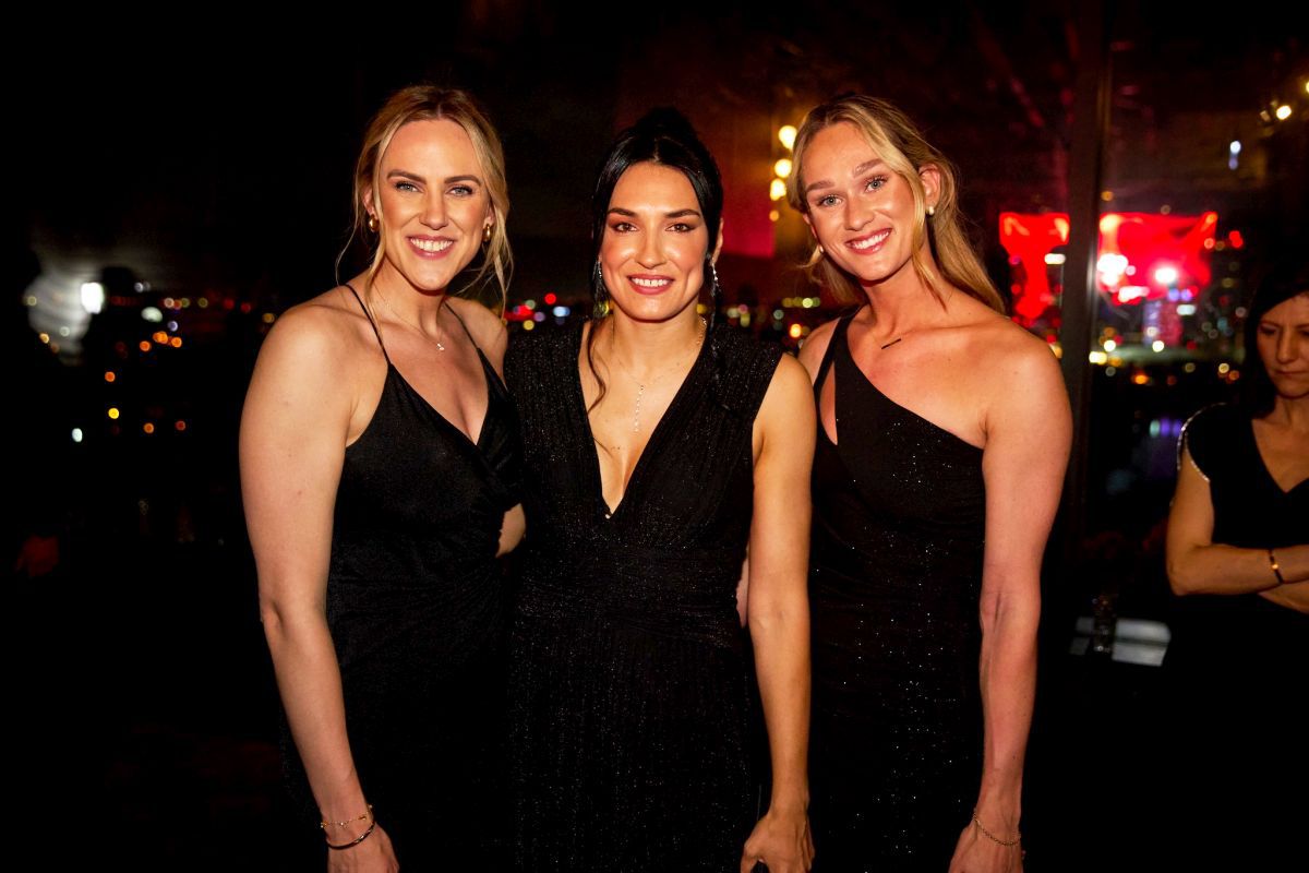 Cristina Neagu, așa cum n-ai mai văzut-o » Au apărut imaginile de la petrecere: vedetele din handbal s-au întrecut în ținute