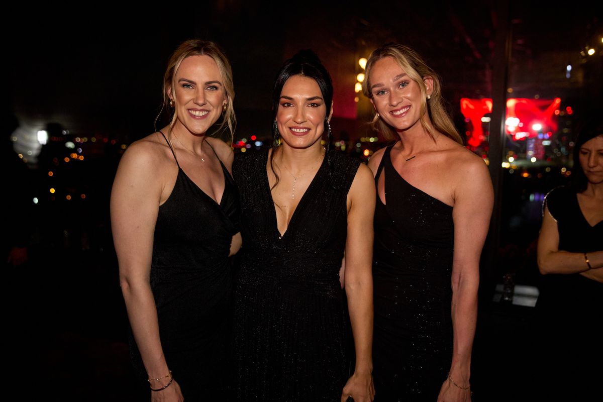 Cristina Neagu, așa cum n-ai mai văzut-o » Au apărut imaginile de la petrecere: vedetele din handbal s-au întrecut în ținute