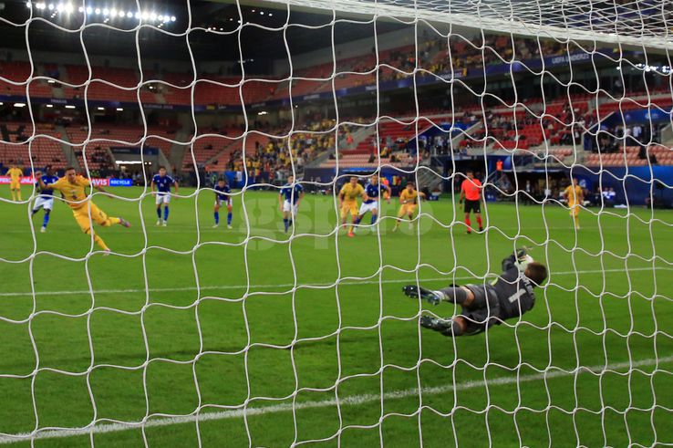 Louis Munteanu, penalty ratat în Italia U21 - România U21 // foto: Ionuț Iordache (GSP)