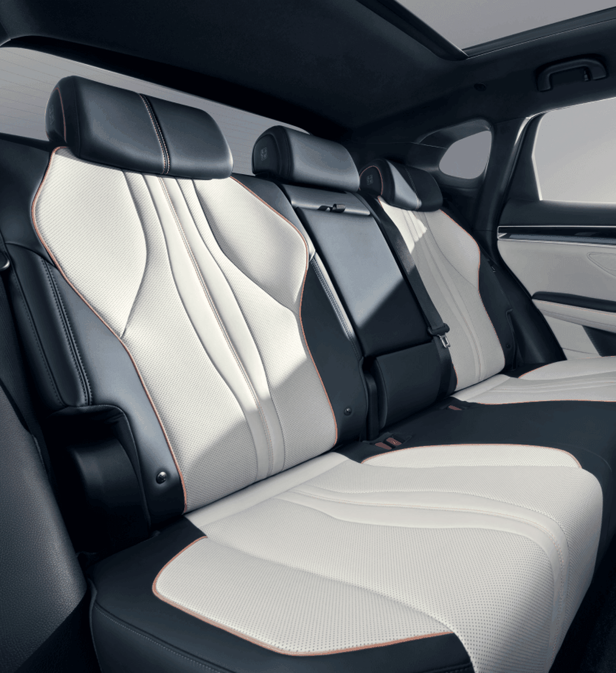 Jucătorii din Uzbekistan au primit primă câte o mașină surpriză pentru calificarea la Mondial! Ce model neașteptat a ales președintele țării