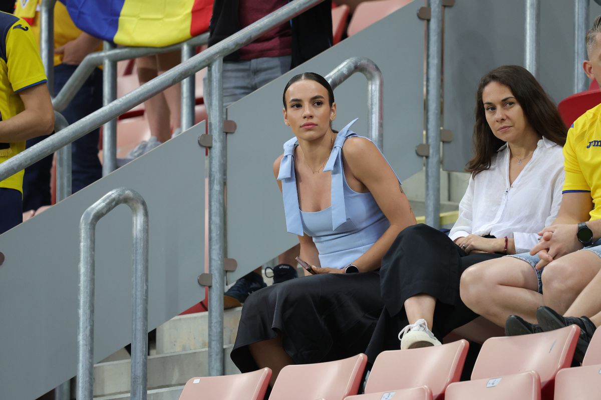 „Aleg să merg oriunde în lume cu tine!” » Atmosferă ca la Clinceni la Italia U21 - România U21 + banner cu „Eroul de la Bratislava”