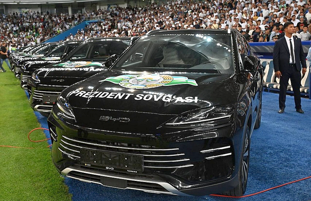 Jucătorii din Uzbekistan au primit primă câte o mașină surpriză pentru calificarea la Mondial! Ce model neașteptat a ales președintele țării