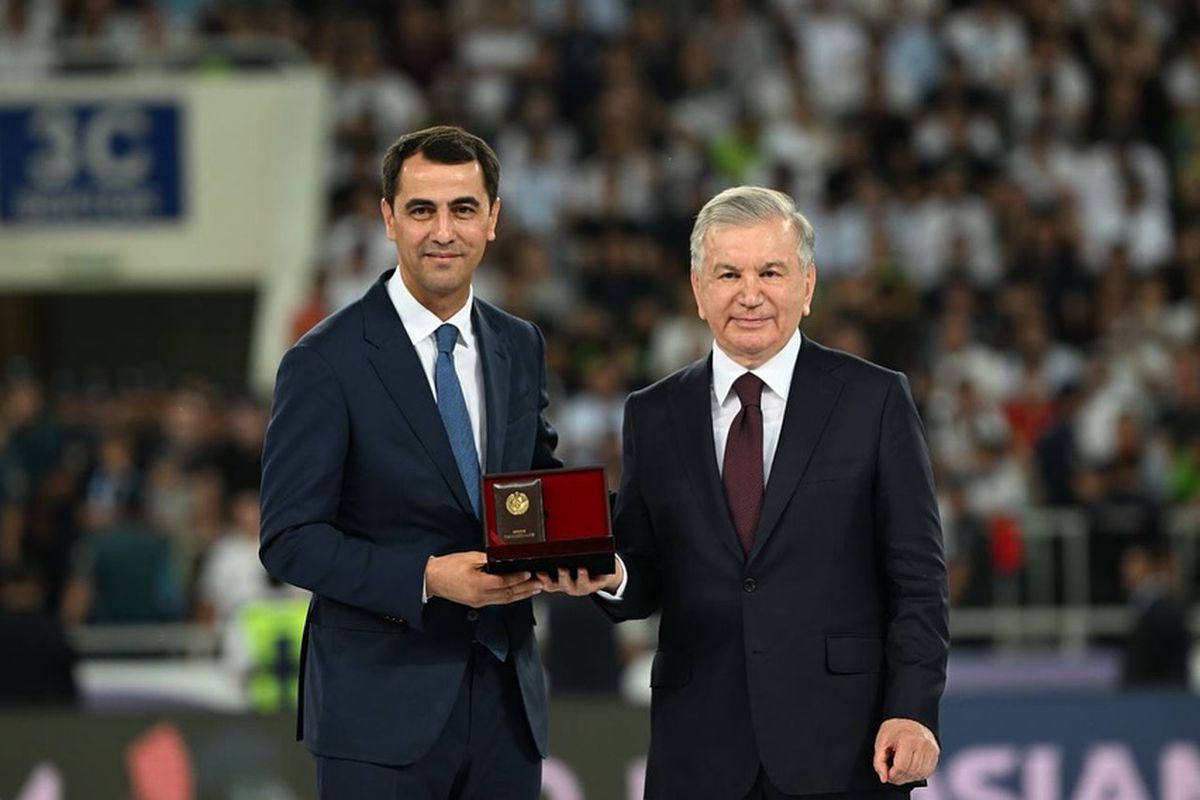 Jucătorii din Uzbekistan au primit primă câte o mașină surpriză pentru calificarea la Mondial! Ce model neașteptat a ales președintele țării