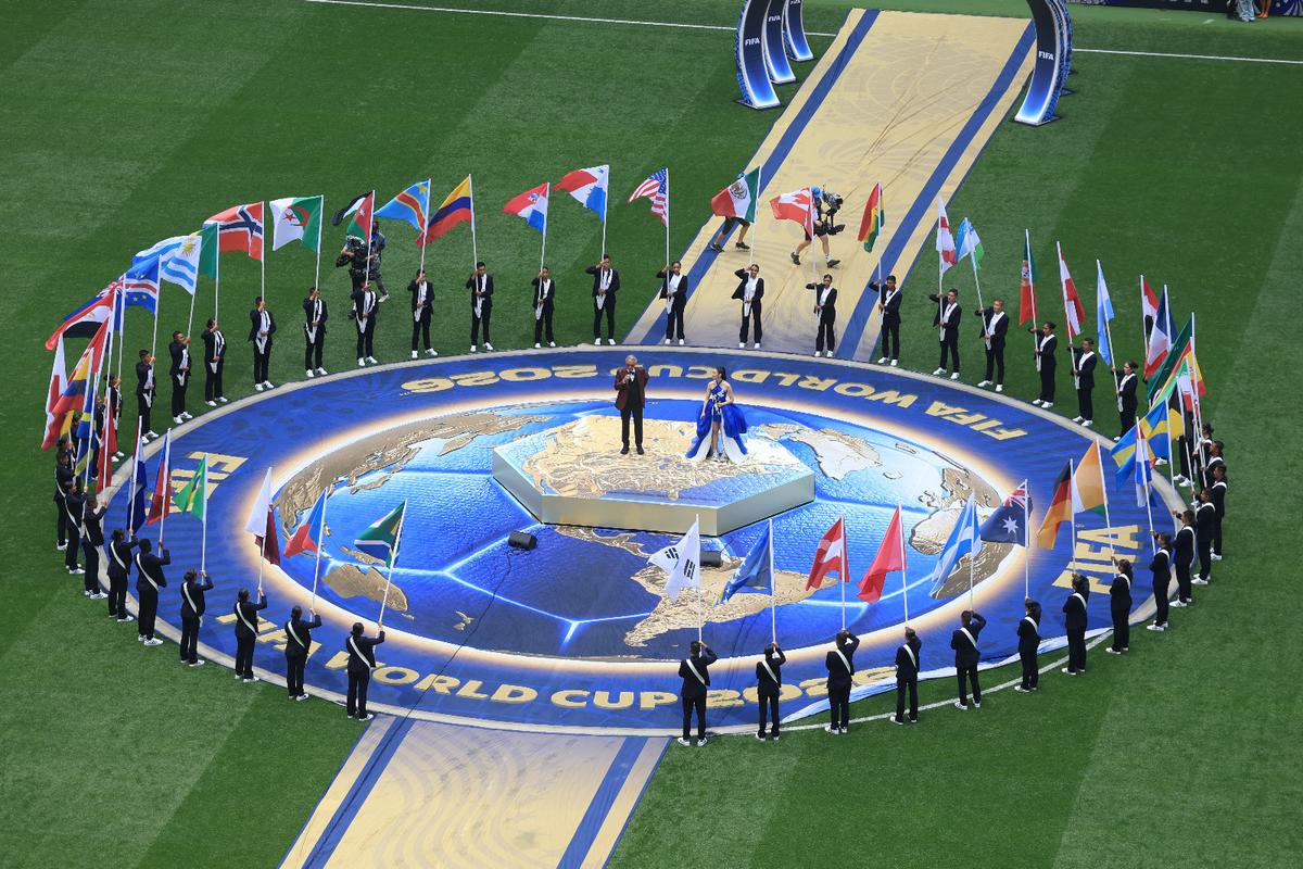 Salma Hayek, Andrea Bocelli și EJAE, înaintea startului Campionatului Mondial