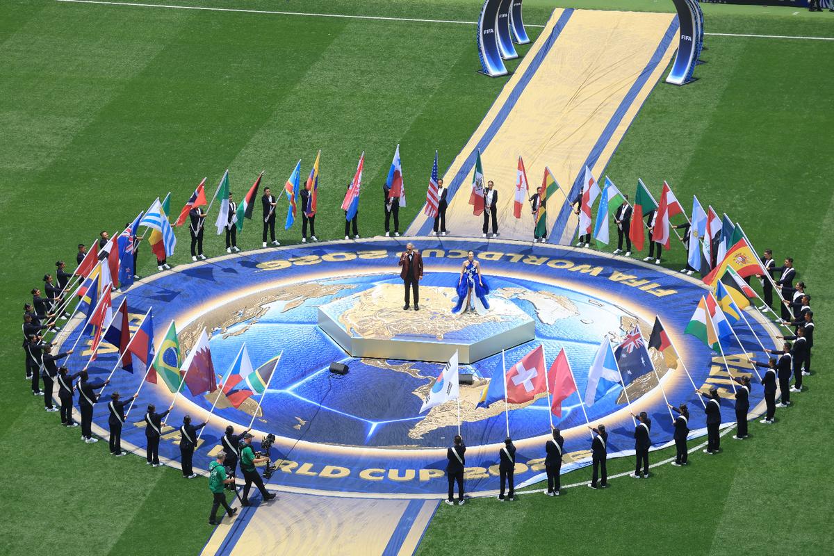Salma Hayek, Andrea Bocelli și EJAE, înaintea startului Campionatului Mondial