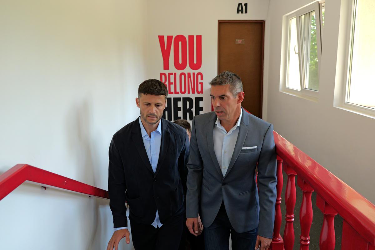 Ce nu s-a văzut la TV la prezentarea lui Nuno Campos la Dinamo » Ce staff va avea lusitanul și cine l-a însoțit în sala de conferințe
