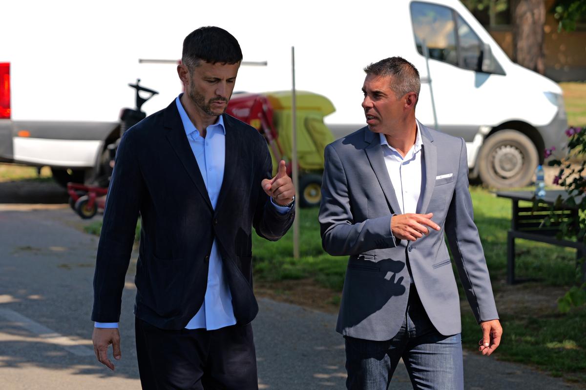 Ce nu s-a văzut la TV la prezentarea lui Nuno Campos la Dinamo » Ce staff va avea lusitanul și cine l-a însoțit în sala de conferințe