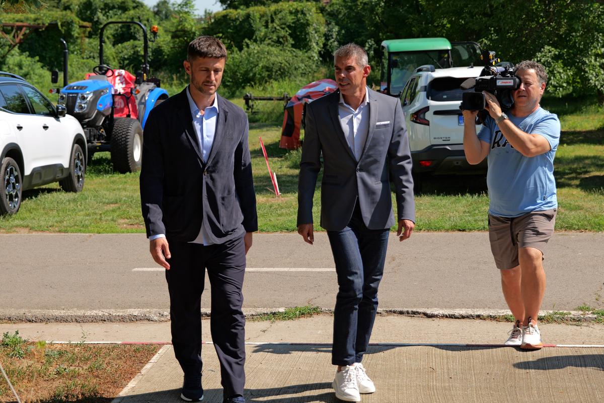 Ce nu s-a văzut la TV la prezentarea lui Nuno Campos la Dinamo » Ce staff va avea lusitanul și cine l-a însoțit în sala de conferințe