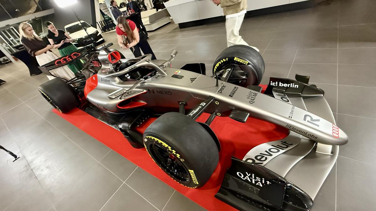 Monopostul Audi R26 de Formula 1 a fost adus la București » Unde poate fi văzută mașina constructorului german
