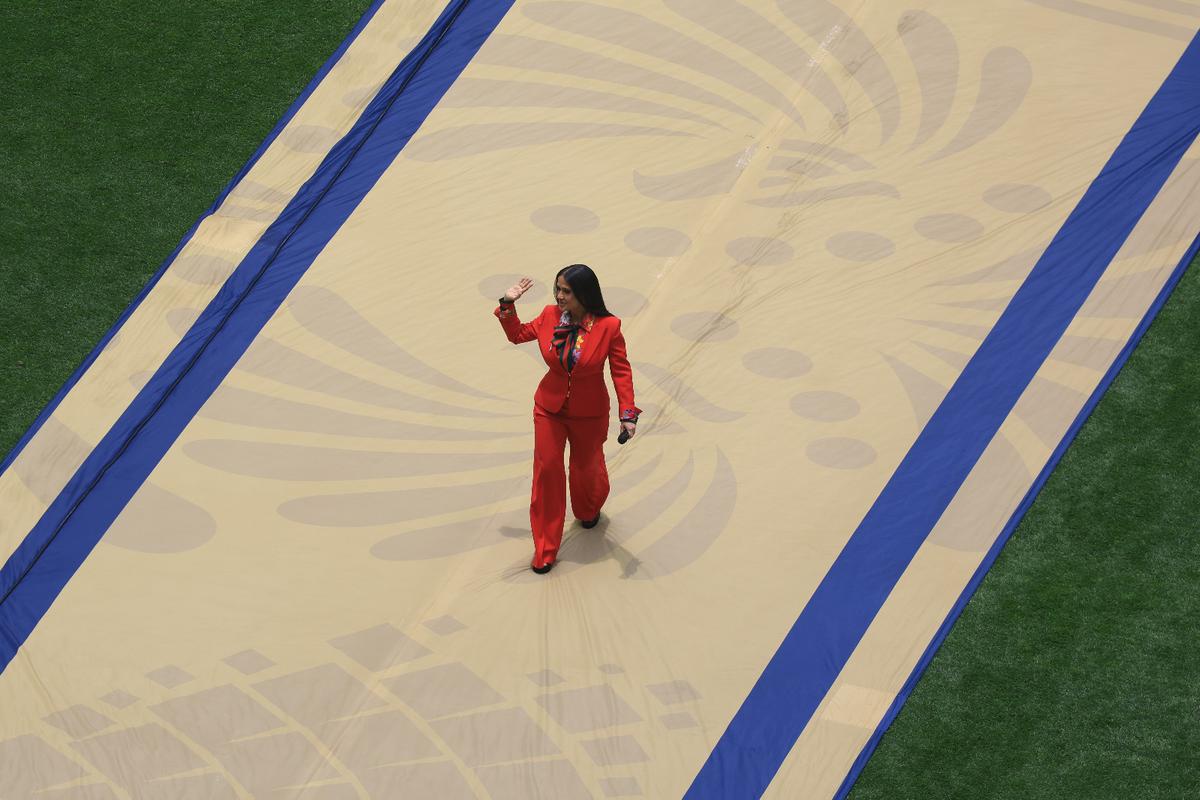 Salma Hayek, Andrea Bocelli și EJAE, înaintea startului Campionatului Mondial