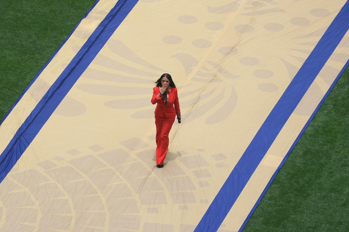 Salma Hayek, Andrea Bocelli și EJAE, înaintea startului Campionatului Mondial