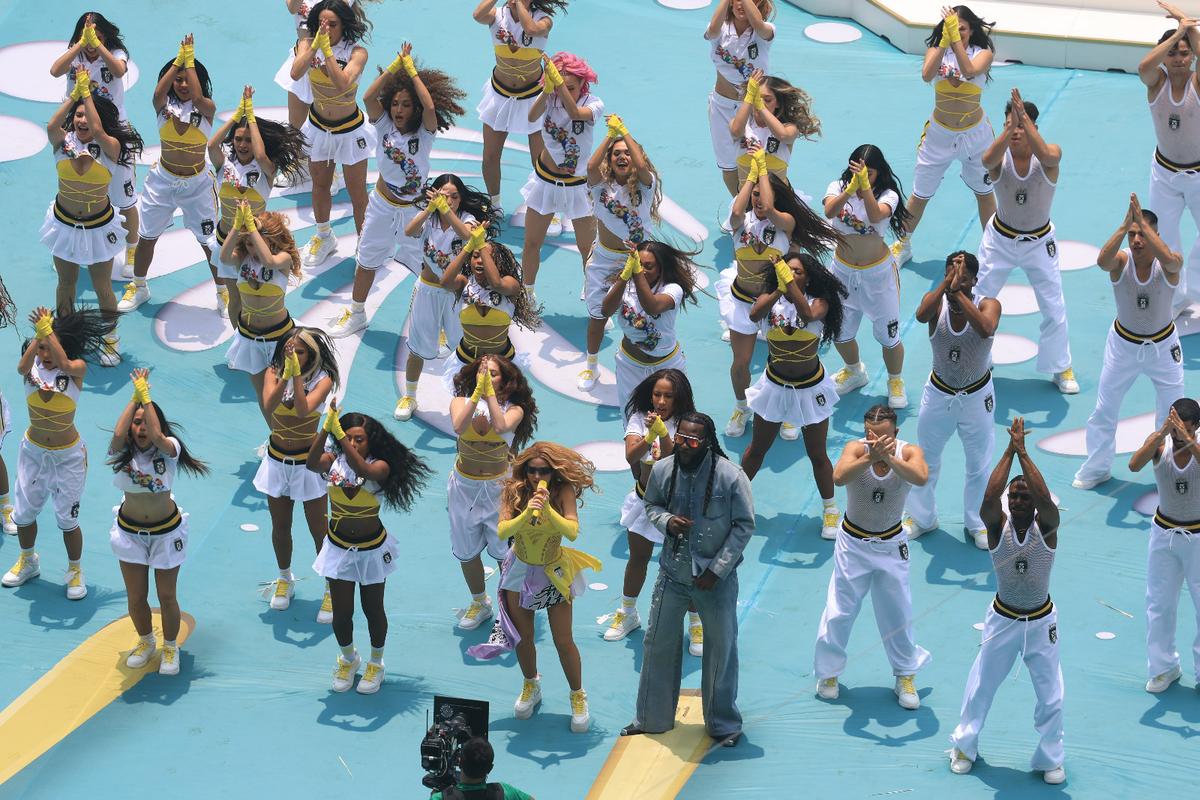 Shakira a făcut show la deschiderea Cupei Mondiale! Reacțiile presei internaționale după momentul care a ridicat stadionul în picioare