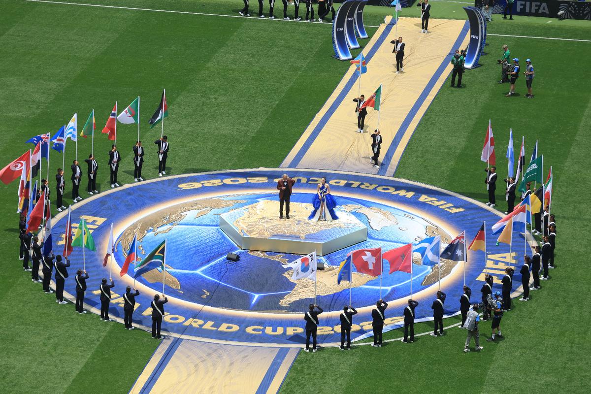 Salma Hayek, Andrea Bocelli și EJAE, înaintea startului Campionatului Mondial