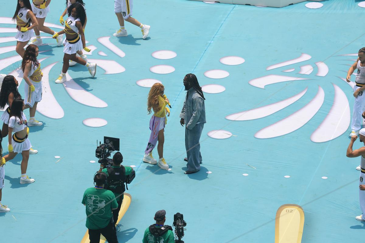 Shakira l-a băgat în buzunar pe Bad Bunny! » Câte sute de milioane au privit deschiderea Mondialului din Mexic