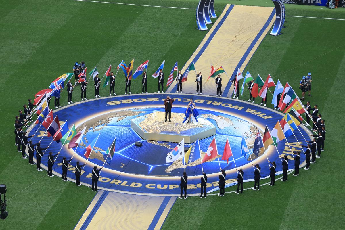 Salma Hayek, Andrea Bocelli și EJAE, înaintea startului Campionatului Mondial