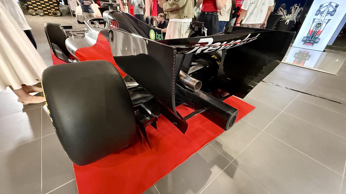 Monopostul Audi R26 de Formula 1 a fost adus la București » Unde poate fi văzută mașina constructorului german