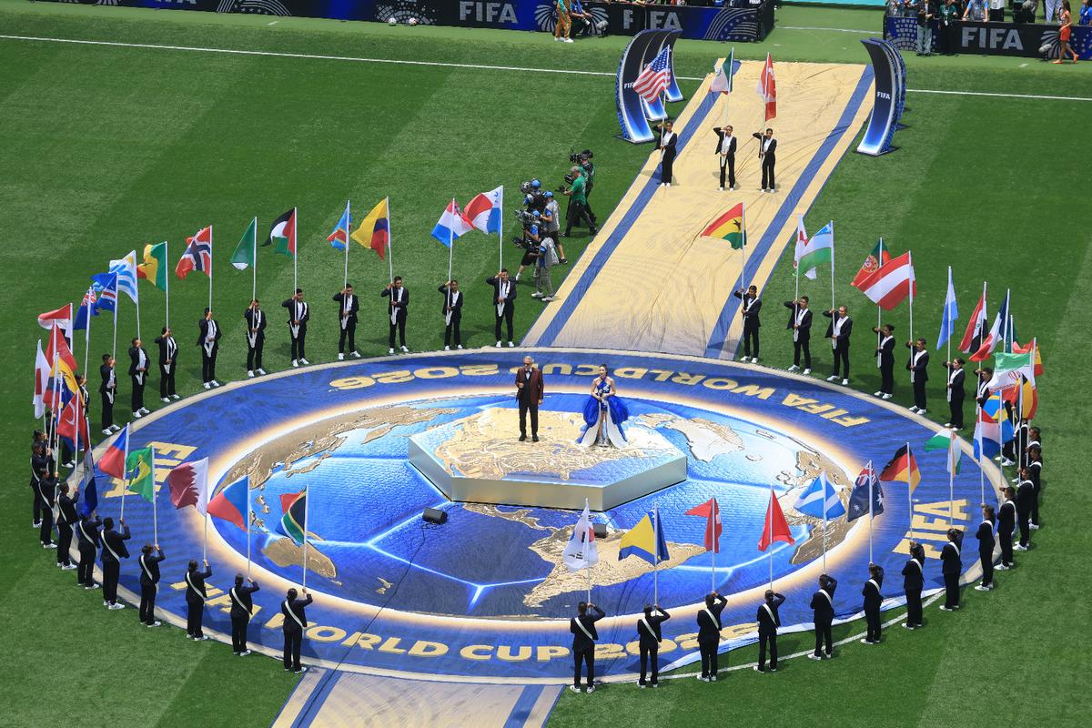 Salma Hayek, Andrea Bocelli și EJAE, înaintea startului Campionatului Mondial