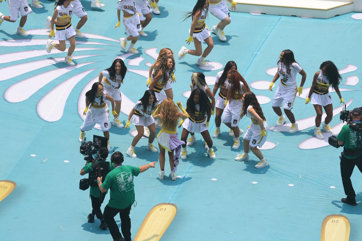 Shakira a făcut show la deschiderea Cupei Mondiale! Reacțiile presei internaționale după momentul care a ridicat stadionul în picioare