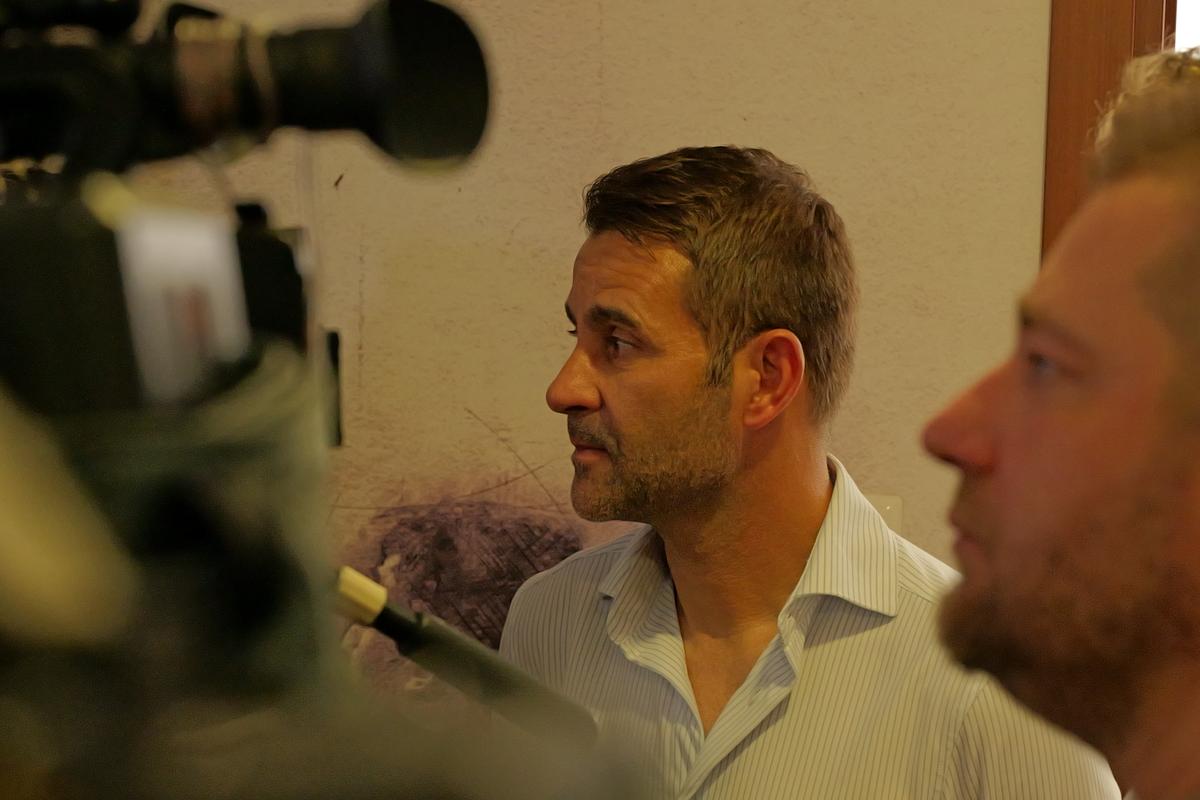 Ce nu s-a văzut la TV la prezentarea lui Nuno Campos la Dinamo » Ce staff va avea lusitanul și cine l-a însoțit în sala de conferințe