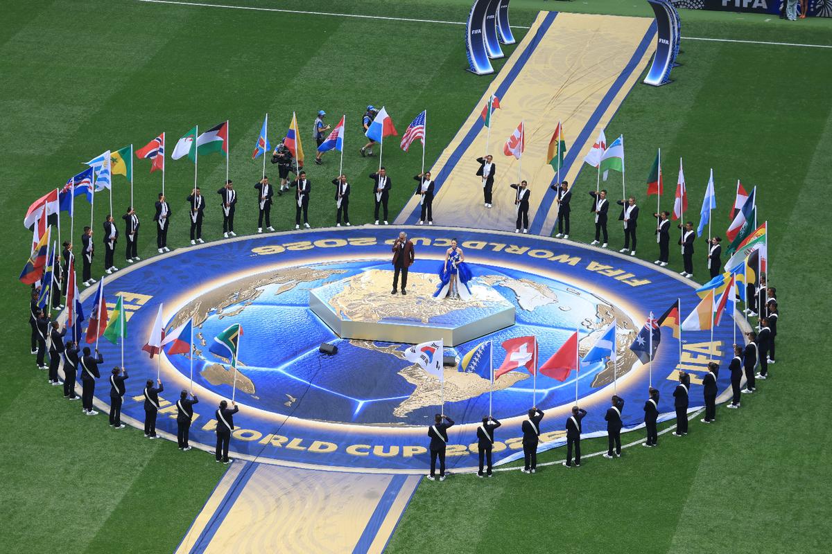 Salma Hayek, Andrea Bocelli și EJAE, înaintea startului Campionatului Mondial