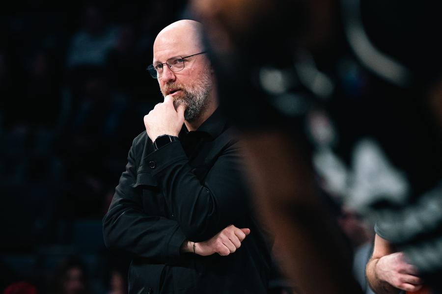 Mihai Silvășan, antrenorul principal al lui U-BT Cluj-Napoca din 2016/Foto: aba-liga.com Mihai Silvășan, după al 10-lea sezon pe banca lui U-BT Cluj-Napoca: „Vulnerabilitatea nu e o slăbiciune” » Interviu cu antrenorul alb-negrilor