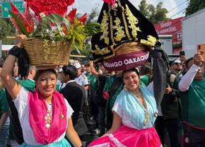 Au transformat Mondialul într-o fiesta mexicană » Spectacol extraordinar în deschidere: 80.000 de oameni la stadion de la 8 dimineața!