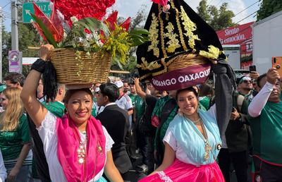 Au transformat Mondialul într-o fiesta mexicană » Spectacol extraordinar în deschidere: 80.000 de oameni la stadion de la 8 dimineața!