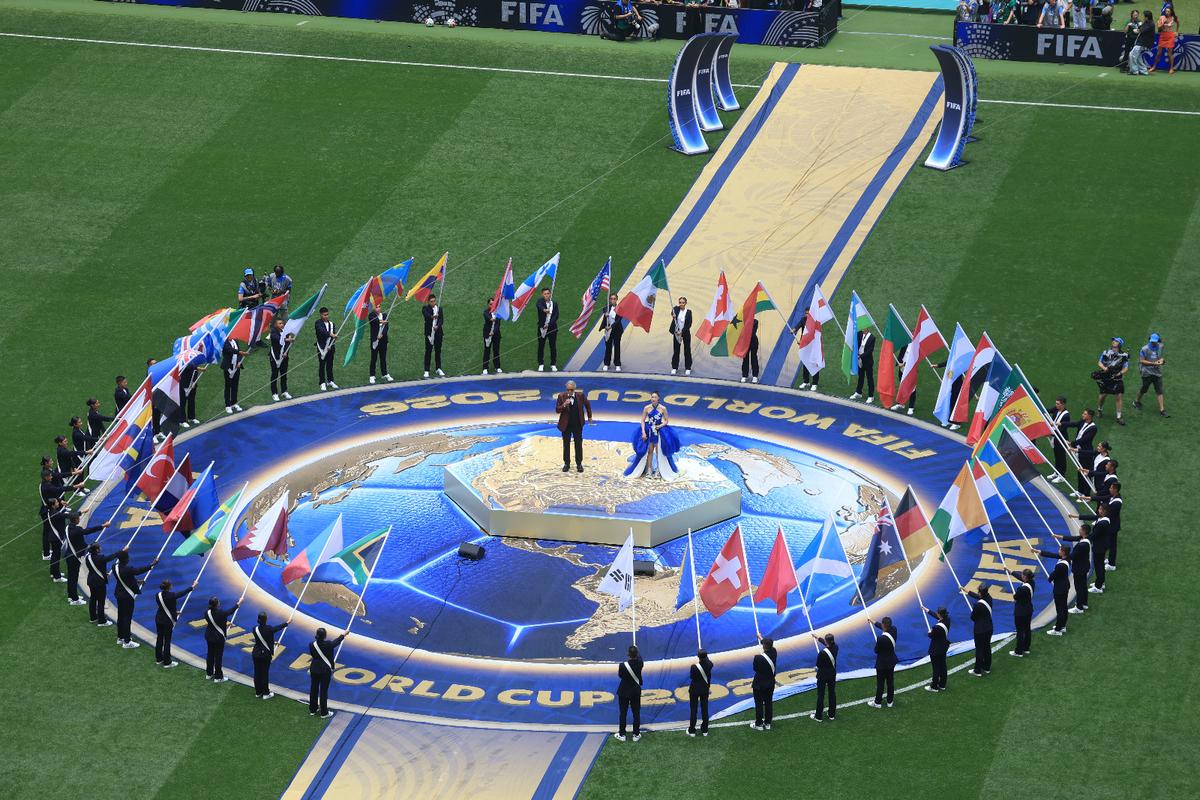 Salma Hayek, Andrea Bocelli și EJAE, înaintea startului Campionatului Mondial