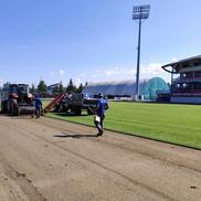 Au început lucrările de modernizare a terenului central al stadionului din Miercurea Ciuc. Foto: Facebook Csíkszereda