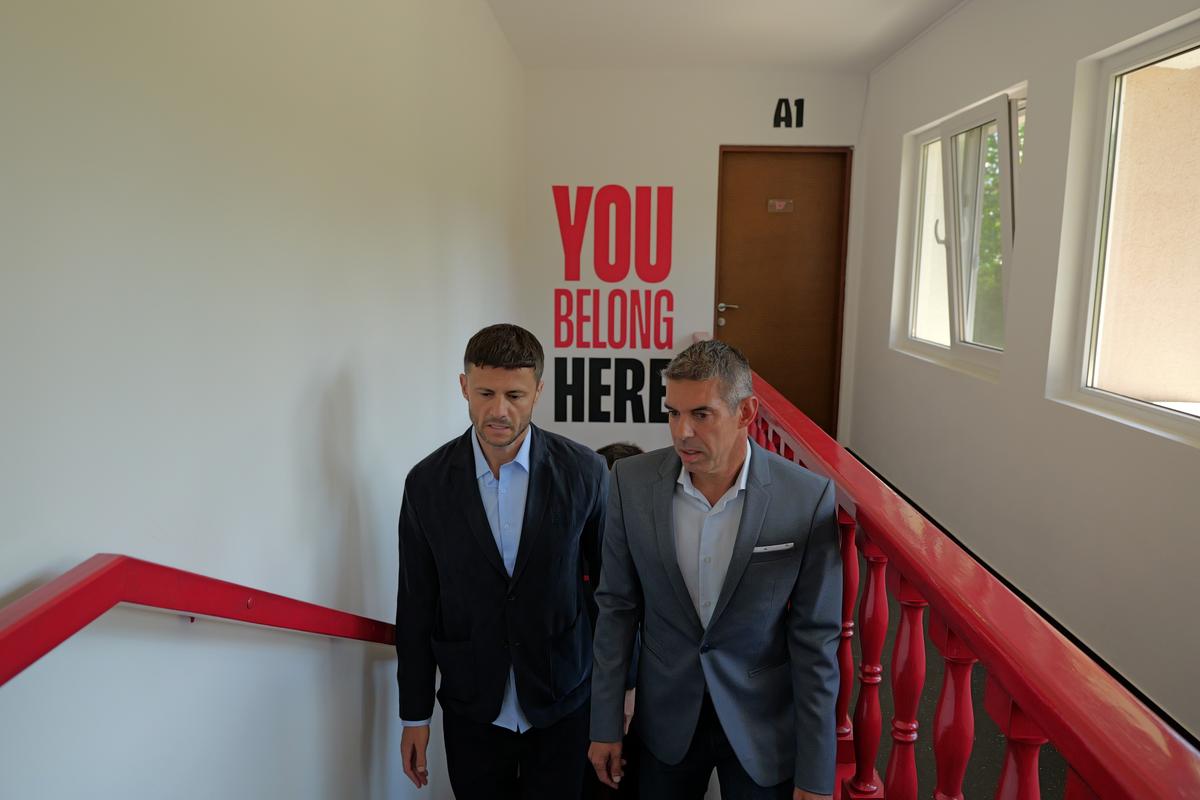 Ce nu s-a văzut la TV la prezentarea lui Nuno Campos la Dinamo » Ce staff va avea lusitanul și cine l-a însoțit în sala de conferințe