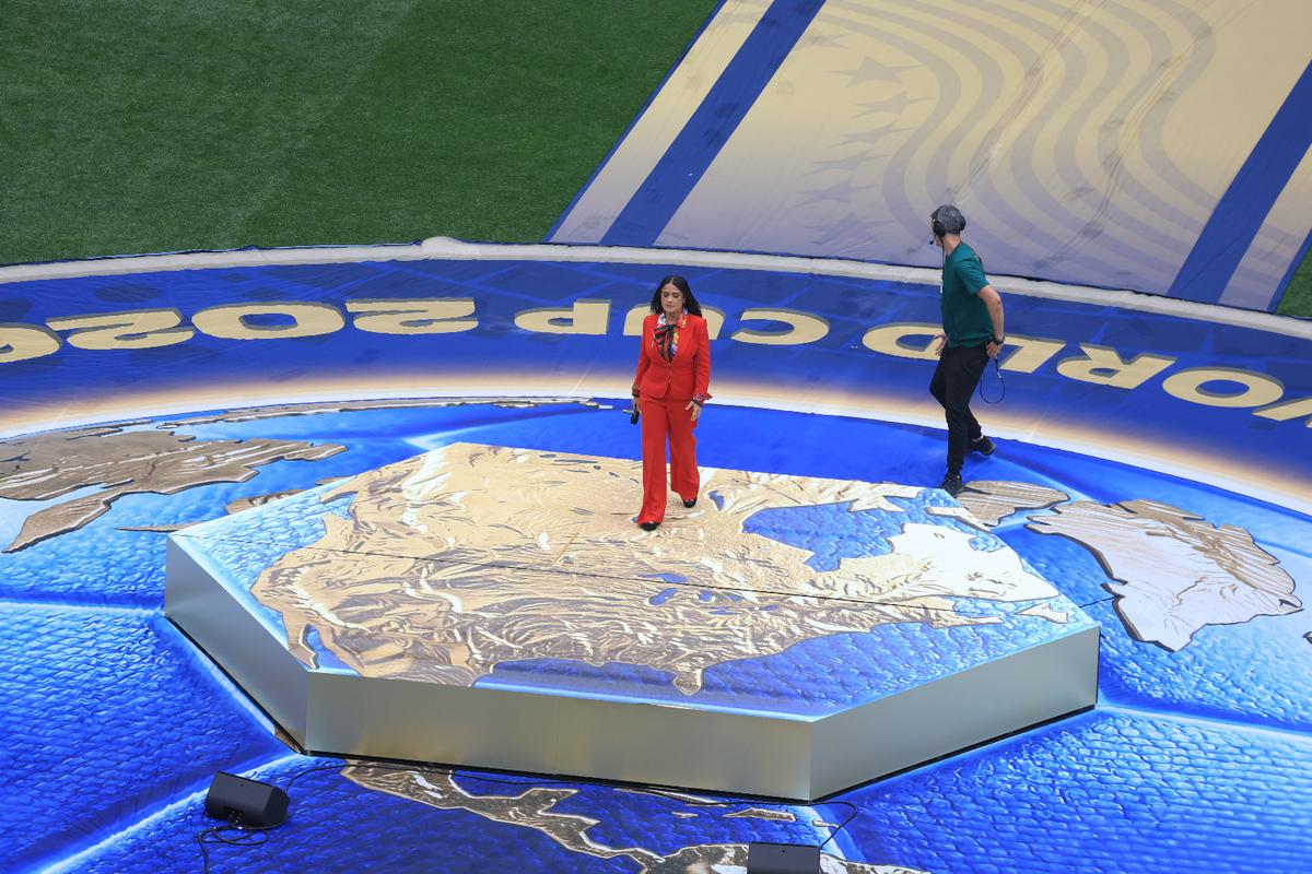 Salma Hayek, Andrea Bocelli și EJAE, înaintea startului Campionatului Mondial