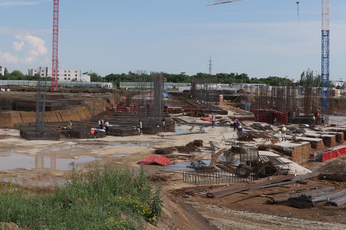Se construiește stadionul viitorului în România » Va funcționa exclusiv cu energie regenerabilă: GSP a vizitat șantierul unde se muncește la 30 de grade!