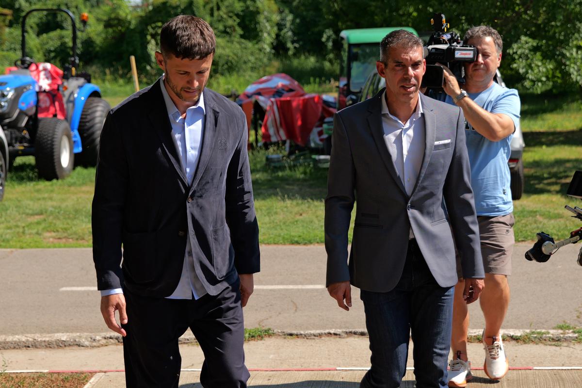 Ce nu s-a văzut la TV la prezentarea lui Nuno Campos la Dinamo » Ce staff va avea lusitanul și cine l-a însoțit în sala de conferințe