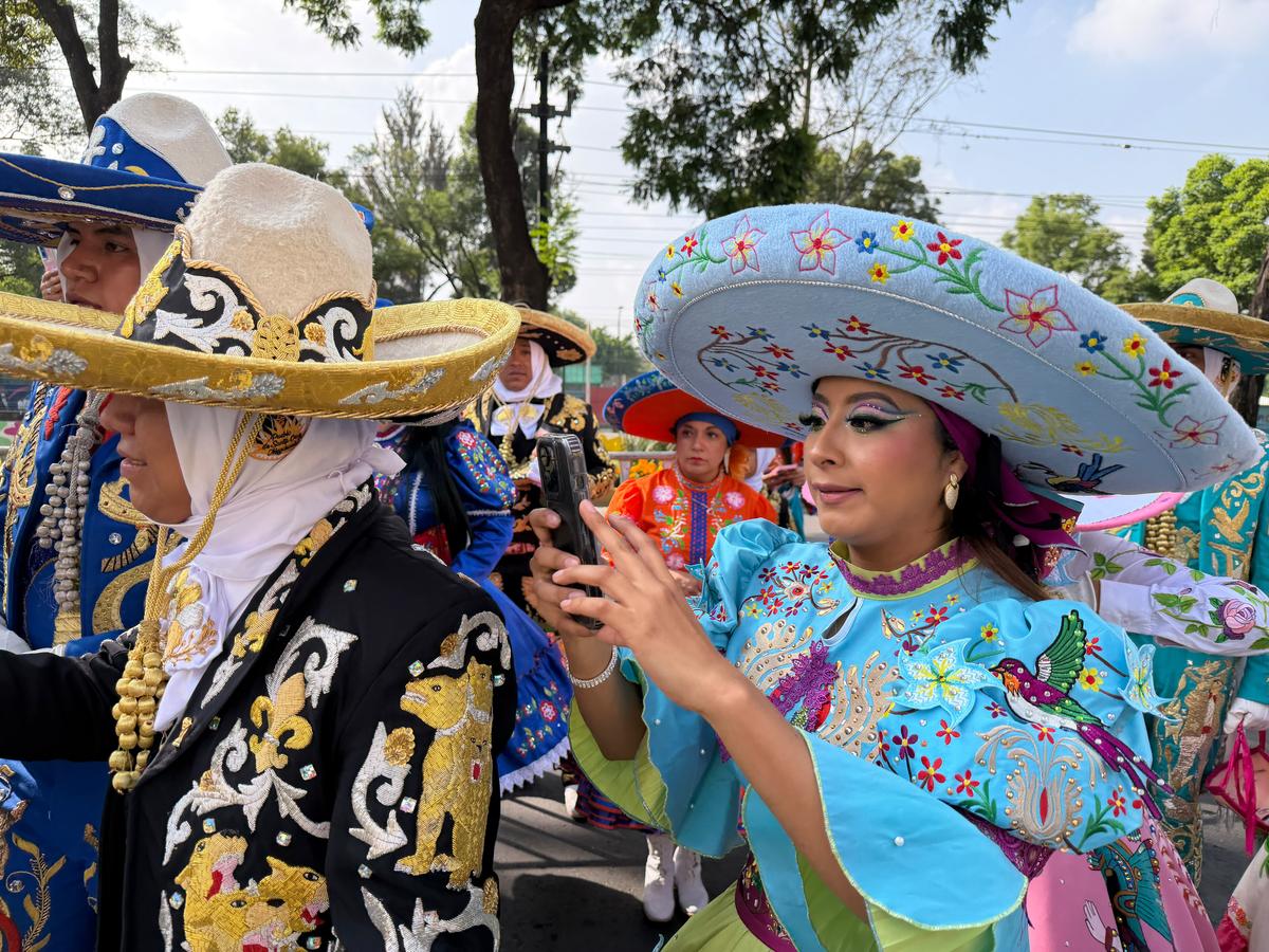 Au transformat Mondialul într-o fiesta mexicană » Spectacol extraordinar în deschidere: 80.000 de oameni la stadion de la 8 dimineața!