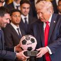 Donald Trump s-a lăudat cu organizarea Cupei Mondiale, dar lipsește tocmai de la debutul SUA în competiție