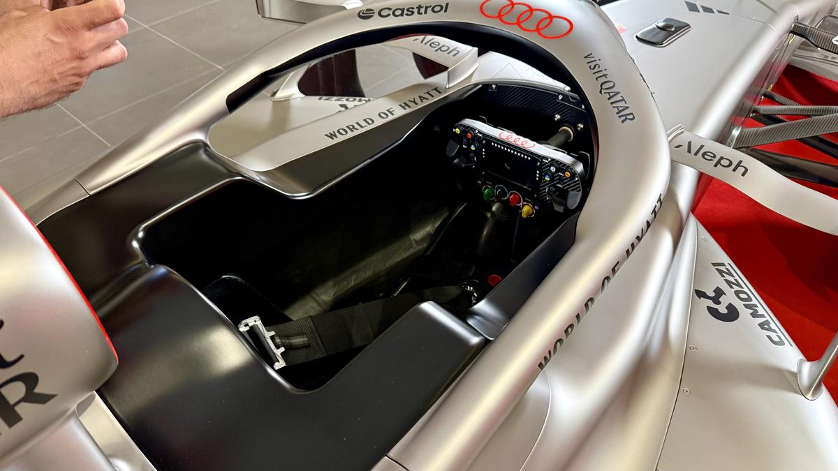 Monopostul Audi R26 de Formula 1 a fost adus la București » Unde poate fi văzută mașina constructorului german