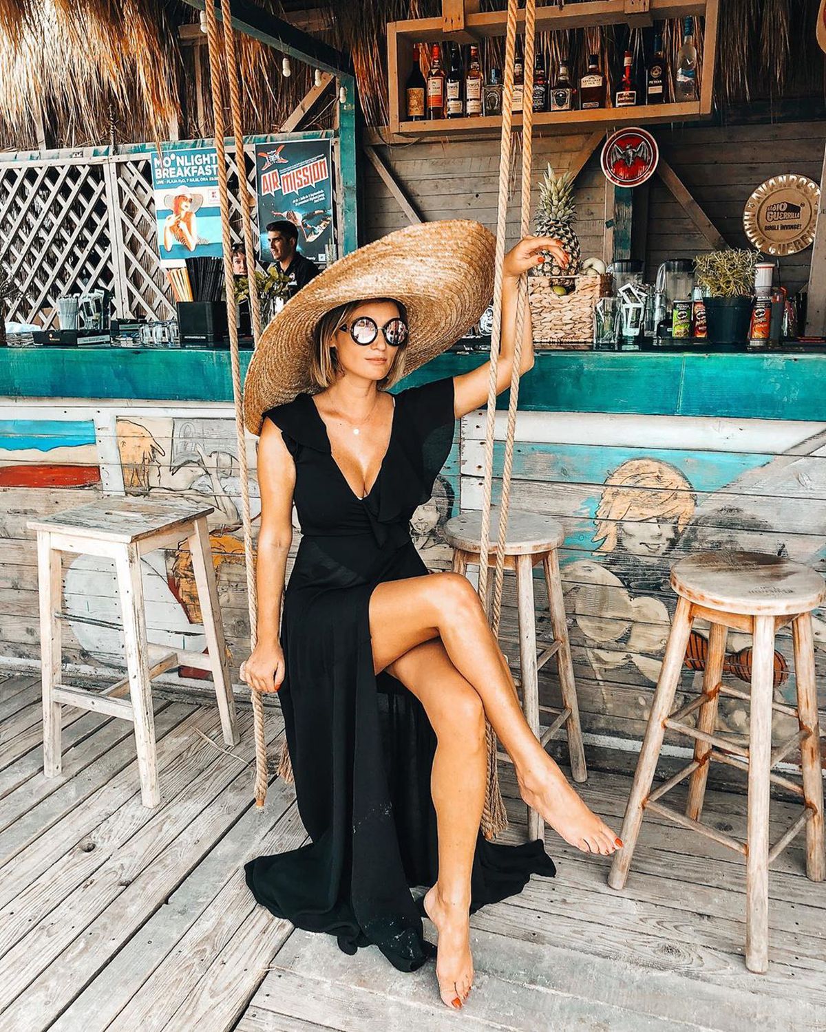 GALERIE FOTO Carmen Negoiță, în costum de baie la munte! Apariție hot a soției fostului finanțator de la Dinamo