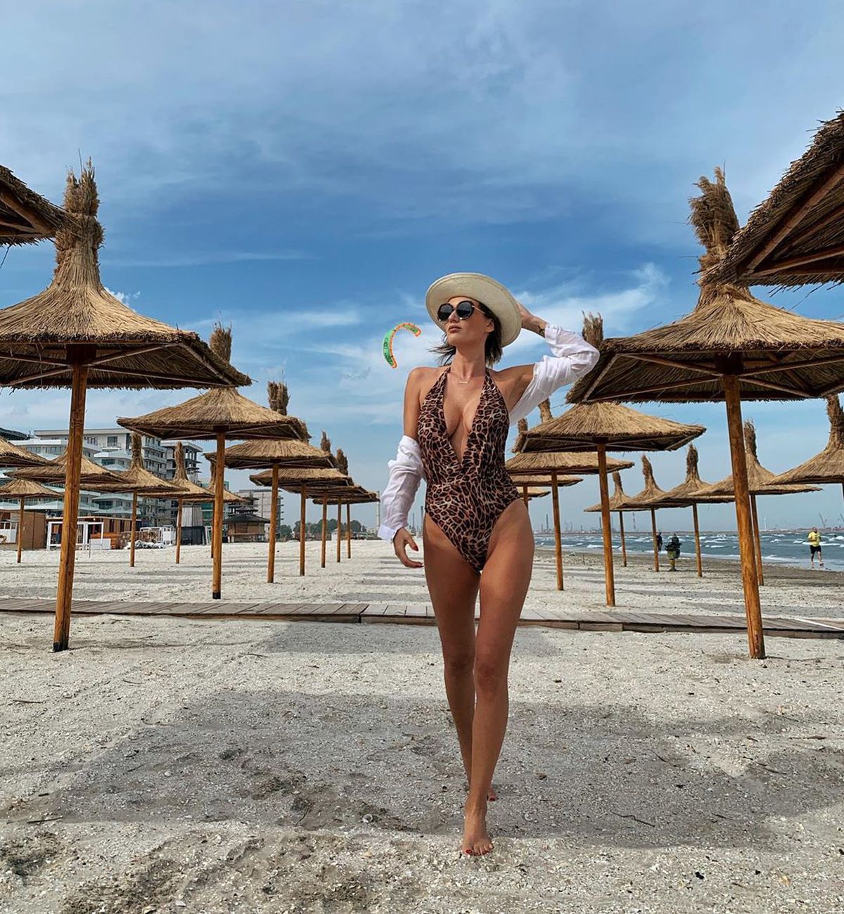 GALERIE FOTO Carmen Negoiță, în costum de baie la munte! Apariție hot a soției fostului finanțator de la Dinamo