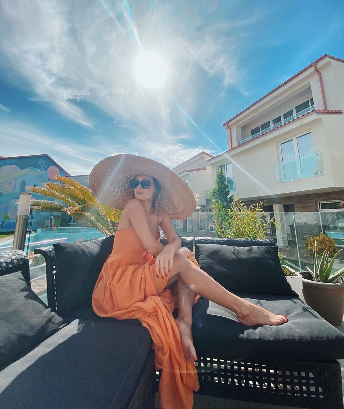 GALERIE FOTO Carmen Negoiță, în costum de baie la munte! Apariție hot a soției fostului finanțator de la Dinamo