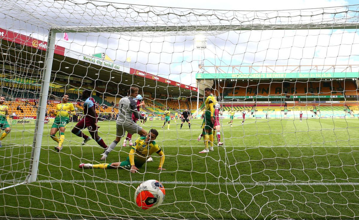 PREMIER LEAGUE. Norwich, formația care l-a vrut pe Man, e prima retrogradată din Anglia! Meciul carierei pentru un englez