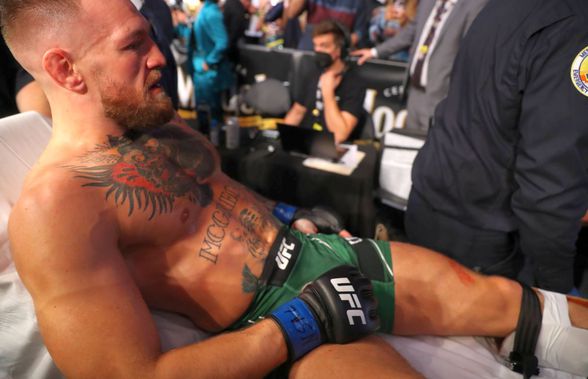 Conor McGregor, scos pe targă din ring! Cum s-a încheiat cel de-al treilea meci cu Dustin Poirier