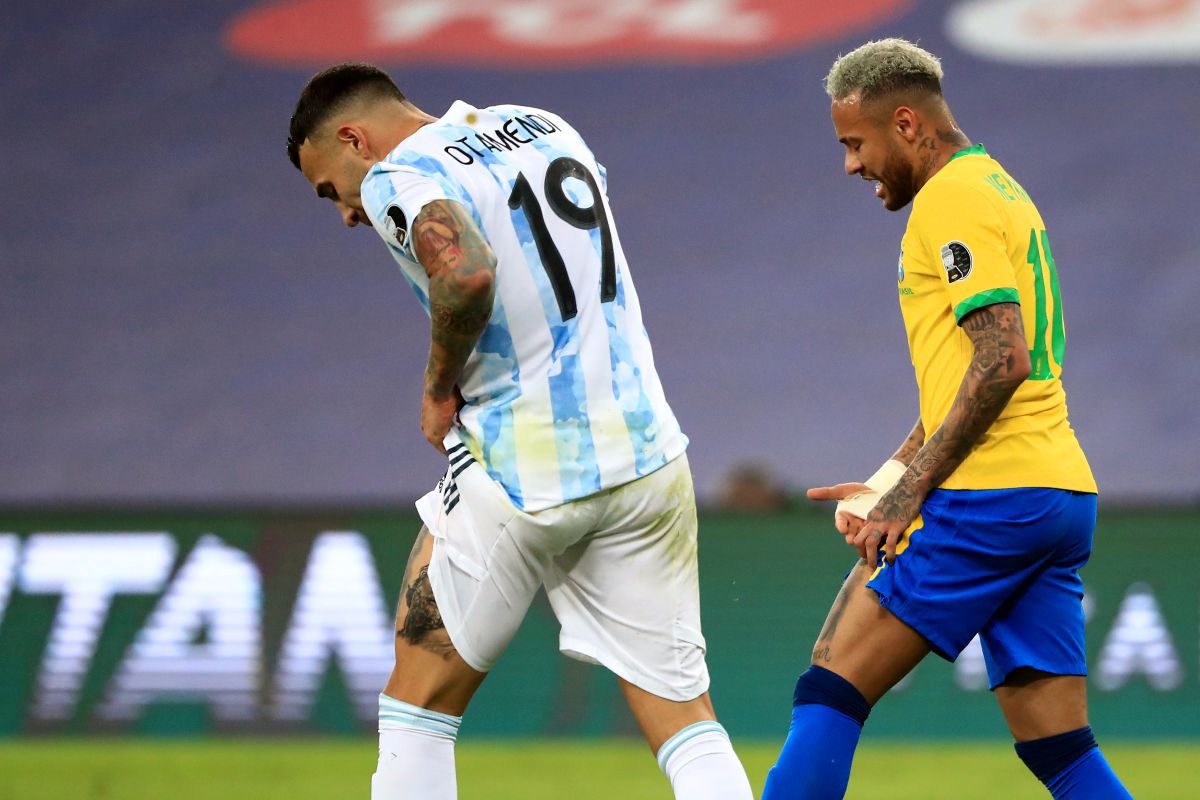 Neymar, șifonat de „pume”! Brazilianul a dus lupte grele contra Argentinei, iar echipamentul i-a cedat