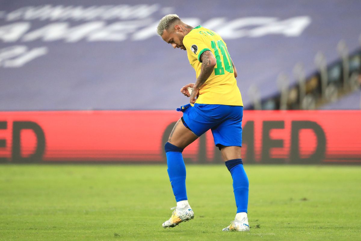 Neymar a ieșit șifonat din finala cu Argentina » I-au sfâșiat echipamentul! Imaginea a făcut înconjurul lumii