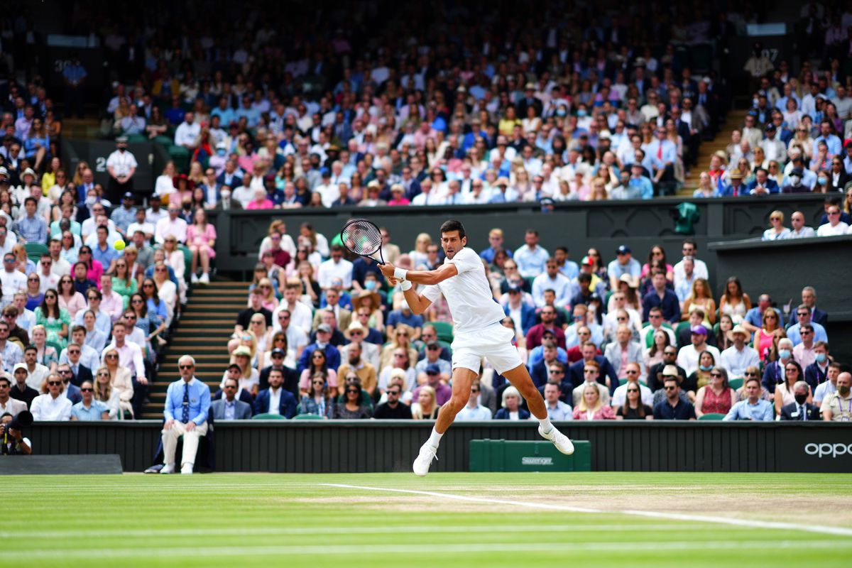 „Sărutabilul” Novak Djokovic, susținut cu inventivitate la finala Wimbledon » Mesajul care a cucerit Arena Centrală