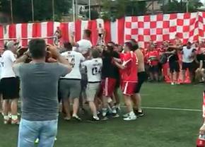 Momente spectaculoase la Dinamo! Dusan Uhrin, purtat pe brațe de fanii care i-au scandat numele: „Ești câine până la moarte”