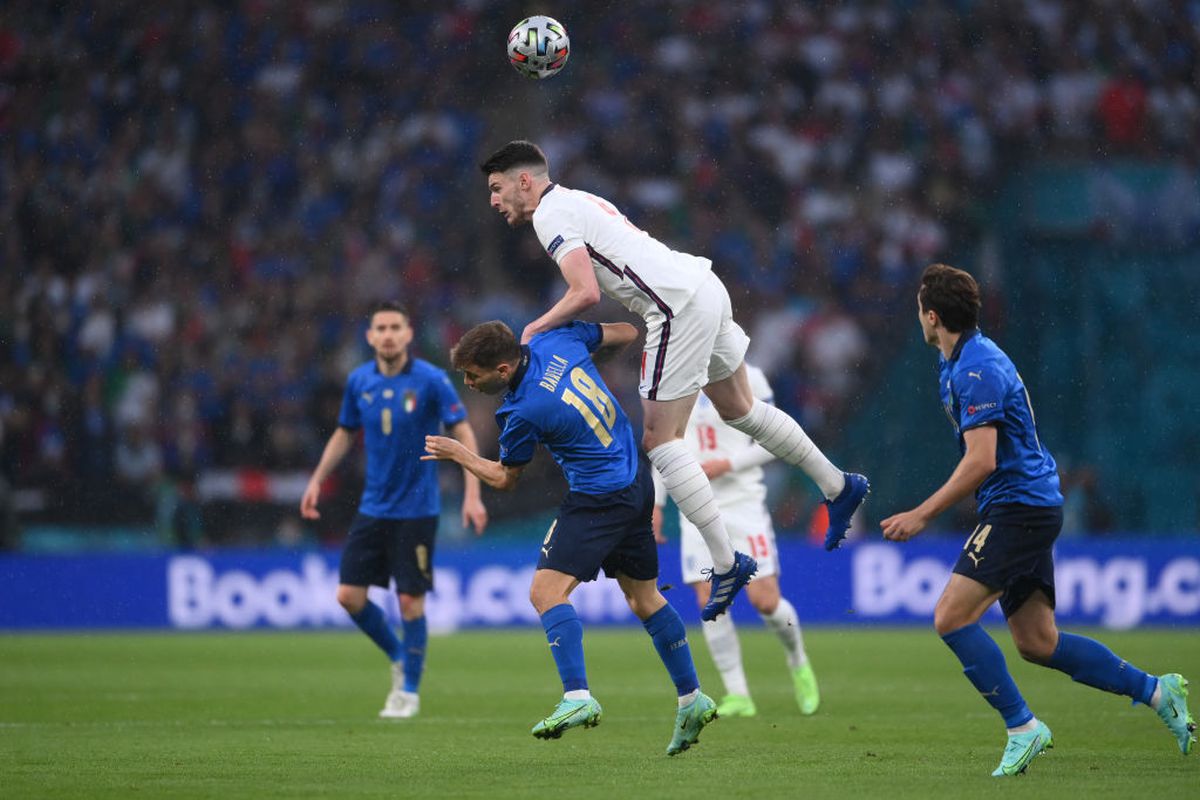 Superlativele EURO 2020 » Au fost aleși cei mai buni jucători ai turneului, iar Cosmin Contra a făcut parte din comisie