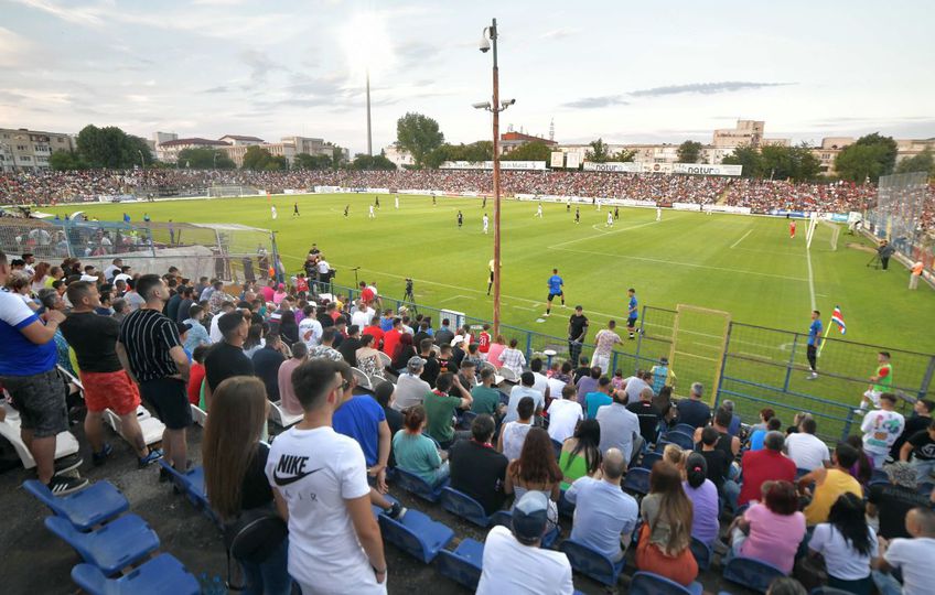 Stadionul din Galați plin ochi, o imagine extrem de rară la meciurile de fotbal din România
FOTO sportpictures.eu