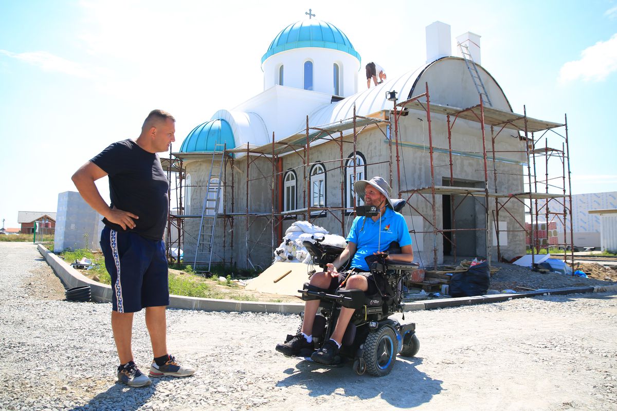 INIMA SPORTULUI: Prietenul lui Hristos, de lângă Strada Prieteniei » La 11 ani de la accidentul care l-a imobilizat, Mihai Neșu e șef de șantier la centrul pe care-l construiește lângă Oradea. Mai are nevoie de 1,8 milioane de euro + Cum îl poți ajuta